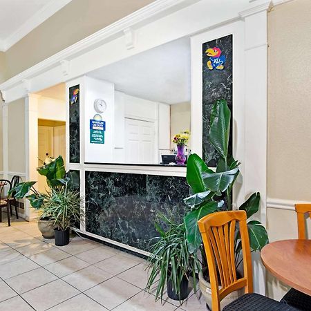 Days Inn Lawrence Exterior photo
