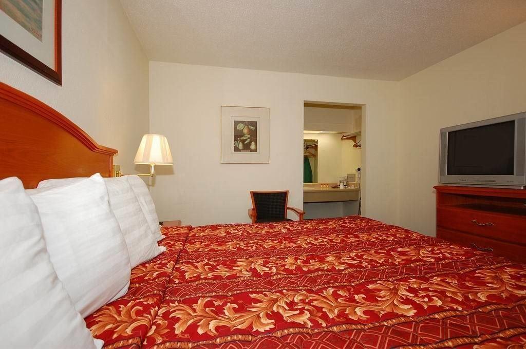 Days Inn Lawrence Exterior photo