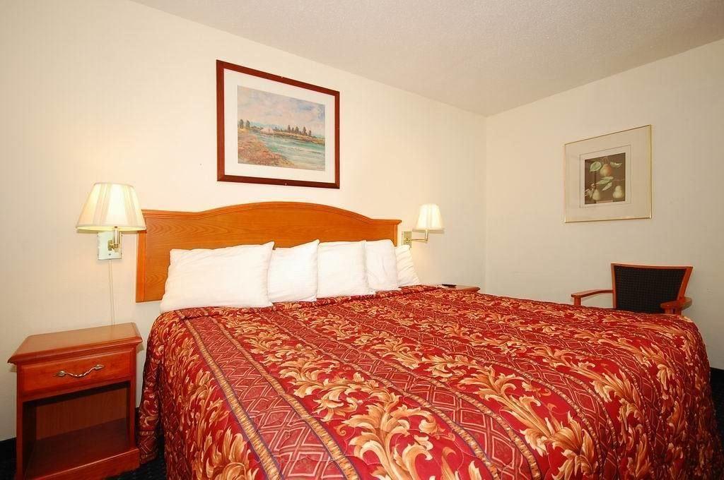 Days Inn Lawrence Exterior photo