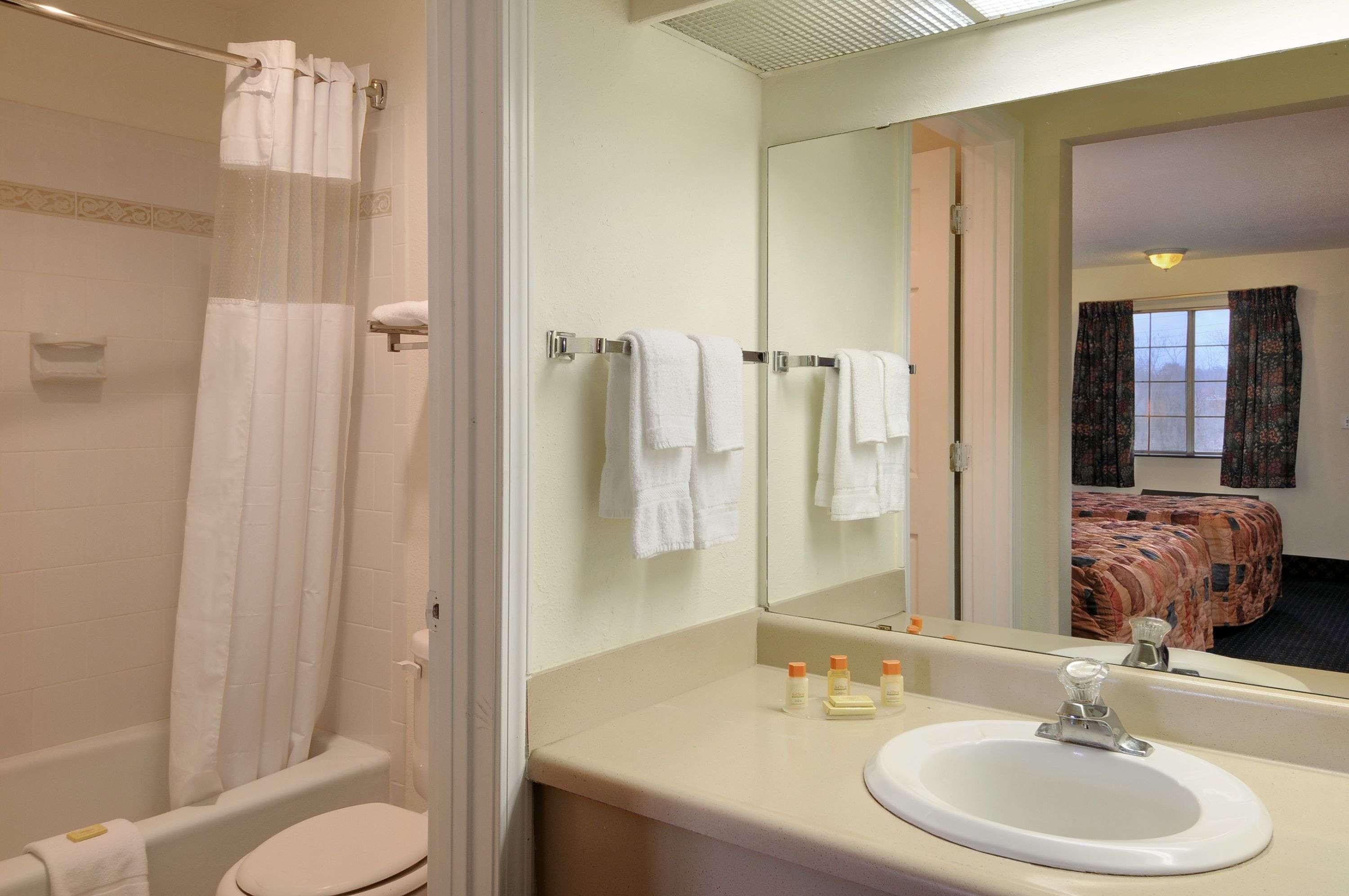 Days Inn Lawrence Room photo